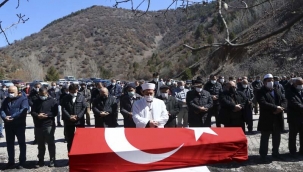 Doğum günü kutlamasında başından vurularak ölen savcı toprağa verildi 