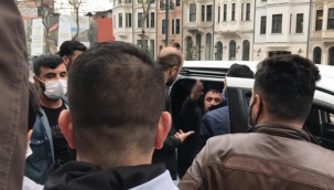 Beyoğlu'nda korku dolu anlar! 'Kucağımda çocuk var' diye bağırınca kaçtılar