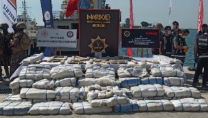 Suriye açıklarında ele geçirilen 1.5 ton esrar Mersin'e getirildi