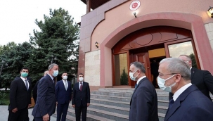 Bakan Akar, Türkiye'nin Bişkek Büyükelçiliği'ni ziyaret etti