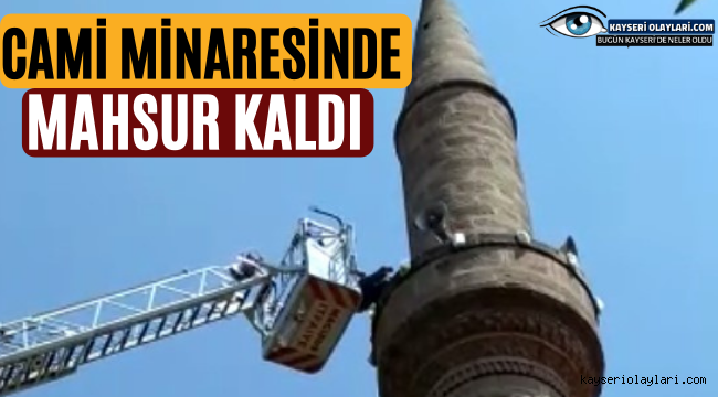 Cami minaresinde mahsur kaldı!