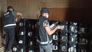 İzmir'de piyasa değeri 2 milyon 275 bin liralık kaçak ürün ele geçirildi