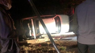 Otomobil direğe çarptı: 2 çocuk öldü, 3 çocuk yaralandı