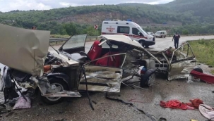 Piknik dönüşü feci kaza, otomobil kağıt gibi parçalandı