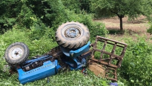 Şarampole devrilen traktörünün altında can verdi