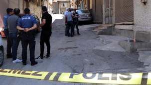 Üst araması yapmak isteyen polisi bıçakladı, ayağından vurularak yakalandı