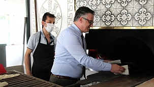 Büyükelçi, taş fırında yemek pişirdi, ekmek yaptı