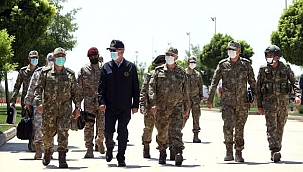 SON DAKİKA: Bakan Akar ve komutanlar sınır hattında!