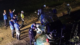 Su kanalına düşen otomobildeki 5 kişi yaralandı