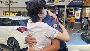 Yolda yürürken fenalaşan kadına polisler yardımcı oldu: Allah'ım bir çare göster dediğim sırada oldu