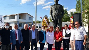 Doğdukları mahalleye 3,5 metrelik Atatürk heykeli yaptırdılar