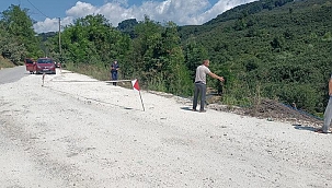 Düzce'de korkutan kaza! Yaralı sürücüyü dereden çıkardılar