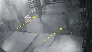 Hırsızlık için girdikleri iş yerinde fotoğraf çekip eğlenmişler