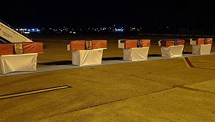 Orman yangınında hayatını kaybeden 5 Rus mürettebatın cenazeleri törenle uğurlandı