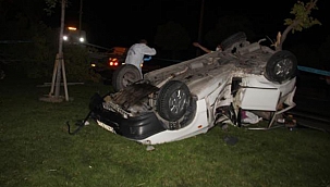 Otomobil ağacı koparıp takla attı: 1 ölü, 2 yaralı