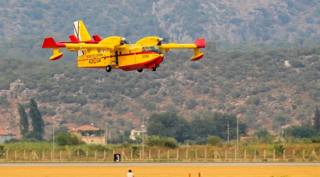 Son dakika haberi... İspanya'dan gönderilen 2 yangın söndürme uçağı Muğla'da faaliyetlerine başladı