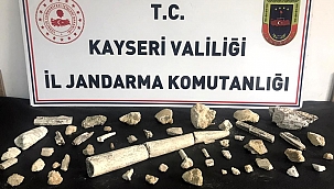 Şüpheli araçtan 44 parça fosil çıktı