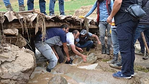 Yüksekova'da sel sularına kapılan yaklaşık 500 küçükbaş hayvan telef oldu