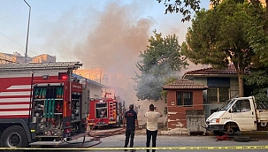 İzmir'de korkunç olay! Çatı çöktü, itfaiye eri alevlerin içine düştü