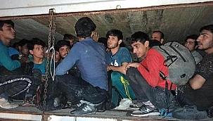 Kamyonda şoke eden manzara: Çimento torbalarının altından 78 Afgan göçmen çıktı