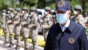 Son dakika... Bakan Akar ve komutanlar Suriye sınırında!