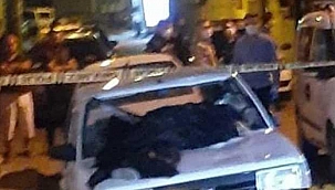 Balkondan yoldaki aracın üstüne düşen adam hayatını kaybetti