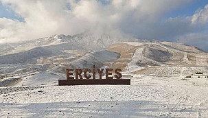 İç Anadolu'nun en yüksek dağı Erciyes'e kar yağdı