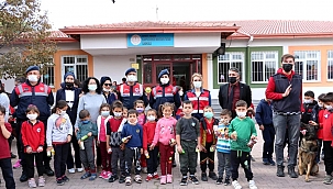 Jandarma öğrencilere hayvan sevgisini anlattı