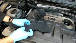 Otomobilin motorunda çorap içine gizlenmiş tabanca ele geçirildi