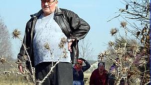 Alkol almak için durduğu yere dikkat etmedi! Aracı kullanılamaz hale geldi