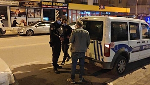 Kendisini döven oğlundan bıçaklayarak kurtuldu