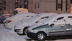 Hakkari'de yoğun kar yağışı etkili oldu! 10 köy ile 20 mezranın yolu kapandı