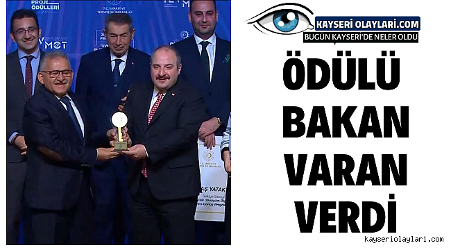 Ödülü Bakan Varank Verdi