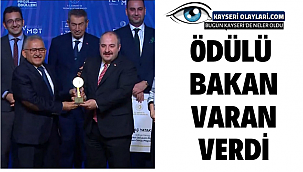 Ödülü Bakan Varank Verdi