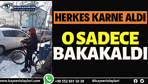 (ÖZEL HABER) Herkes karne aldı O sadece bakakaldı (VİDEO)