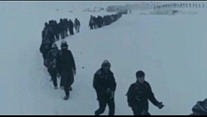 Karda tek sıra halinde yürüyen yüzlerce göçmenin görüntüleri olay olmuştu! Van Valiliği açıklama yaptı