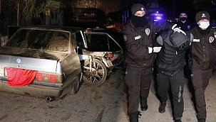 Adana'da çaldıkları otomobille motosiklet çalıp arka koltuğa koydular