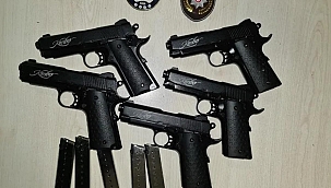 Bekçilerin 'dur' ihtarına uymayıp kaçan kişinin üzerinden 5 tabanca çıktı