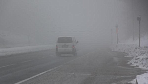 Bolu Dağı'nda hafif kar yağışı ve sis