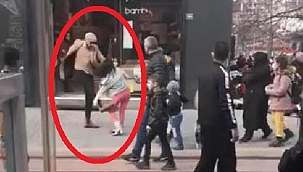 Caddede kadını tekmeledi, çevredekiler tepki gösterince kaçtı