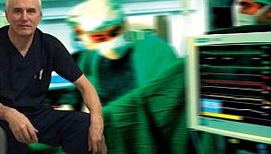 Doktor ameliyat sırasında beyin kanaması geçirdi