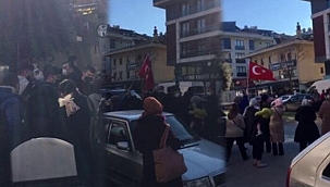 Görünce arabasını durdurdu... Cumhurbaşkanı Erdoğan vatandaşlarla sohbet etti