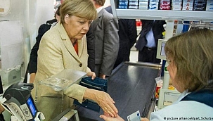 Merkel'in cüzdanını çaldılar