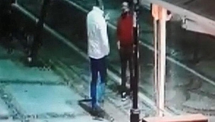 Şaka yapan arkadaşını iki yumrukla komaya soktu