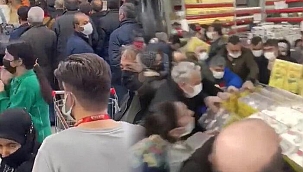 Sosyal medya bu görüntüleri konuşuyor! Vatandaşlar ayçiçek yağı alabilmek için birbirleriyle yarıştı