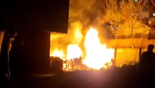 Arnavutköy'de plastik malzemelerin olduğu depoda yangın