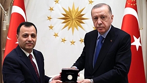 Erdoğan, Anayasa Mahkemesi Başkanı'nı kabul etti