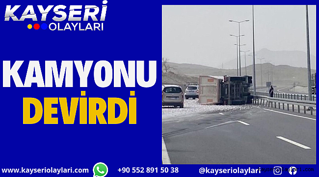 Mıcır yüklü kamyon devrildi