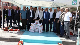 ÇİFTÇİYE 10 TON NOHUT TOHUMU DAĞITILDI