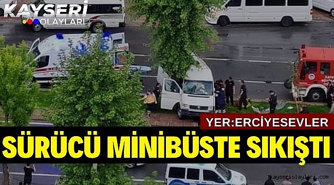 Erciyesevler Mahallesinde Kaza Sürücü Minibüste Sıkıştı